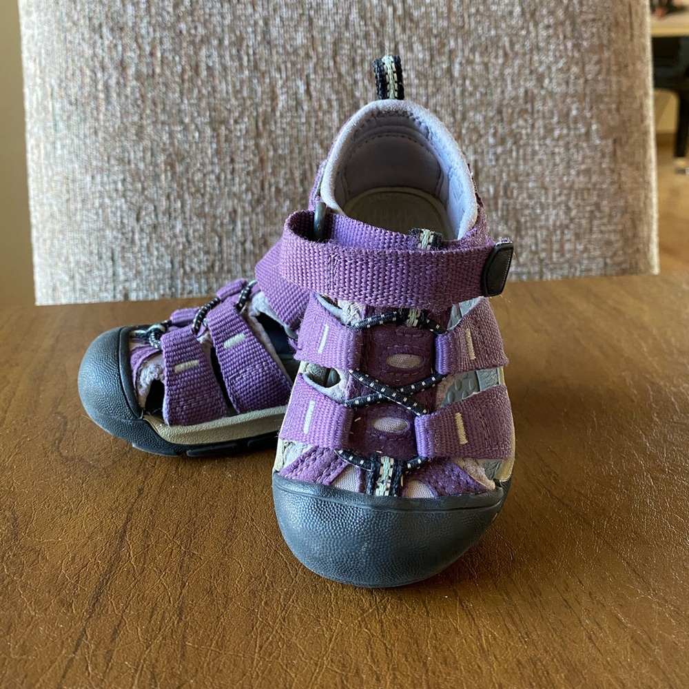 Toddler Keen Sandals, Size 6